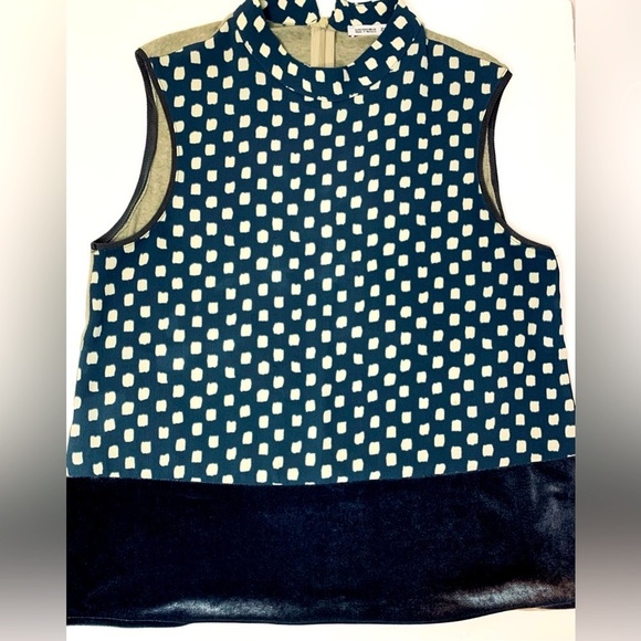Zara Tops - Zara Women’s Green and Tan Graphic Print Sleeveless Back Zip Top Size S!